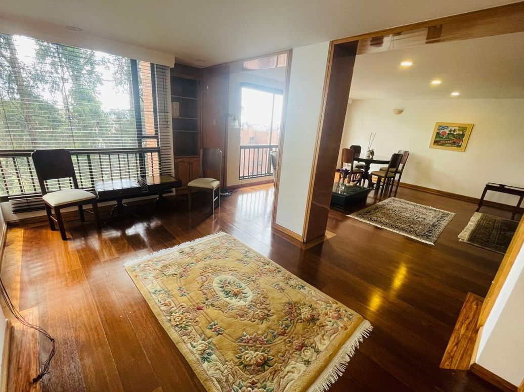 Apartamento de 3 alcobas en venta en El Refugio, Bogotá, 240 m² · foto 2 de 20
