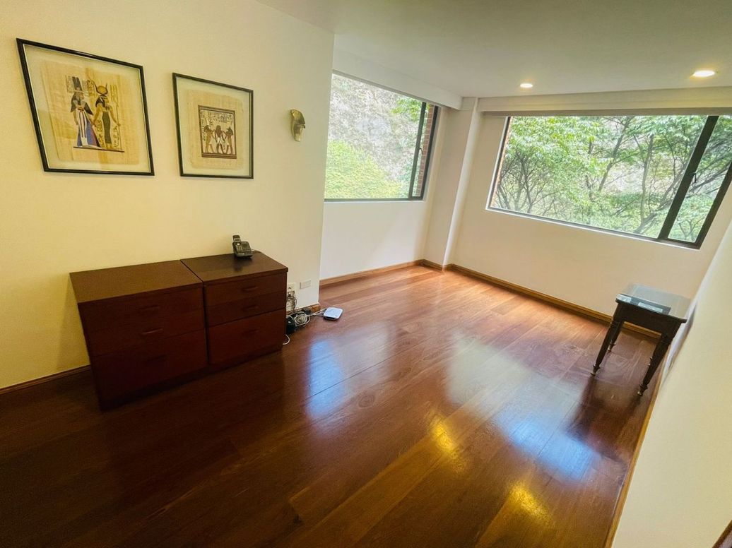 Apartamento de 3 alcobas en venta en El Refugio, Bogotá, 240 m² · foto 19 de 20