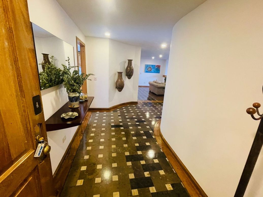 Apartamento de 3 alcobas en venta en El Refugio, Bogotá, 240 m² · foto 6 de 20