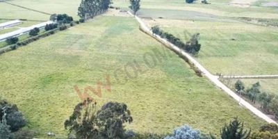 Codigo 6220. Lote en Venta en la vereda San Martin, Gachancipá Cundinamarca. El uso del suelo es industrial, comercial, alto impacto condicionado y agro industrial, esquinero, Servicios de energía y acueducto, índice de ocupación cincuenta por ciento, el cual se puede ampliar hasta el cien por ciento si se desarrolla parque industrial y depende como se manejen las áreas de cesión.Excelentes vías de acceso, con dos entradas por la autopista, vía Tunja Bogotá, Tocancipá Zipaquirá.