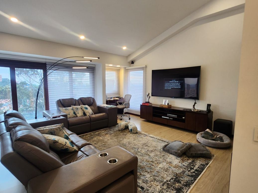 Casa de 4 alcobas en venta en Bosque De Pinos, Bogotá, 292 m² · foto 3 de 20