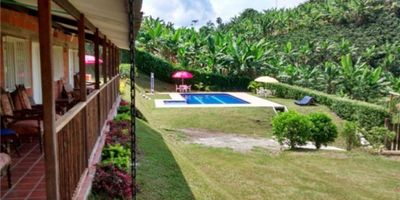 VENTA DE CASA CAMPESTRE de 4.100 metros comercial con RNT (registro nacional de turismo) 
a 8 minutos en carro de las fondas de la rochela.
casa en material de 4 habitaciones cada una con baño privado adicional un baño social, patio, cocina semintegral,   
Casa de agregados con 2 habitaciones ,un baño, cocina, sala comedor,patio.
Fonda tipica privada.
Piscina con playita para niños
Arboles frutales y plataneras.
Espacios verdes de esparcimiento.

Zona de parqueo para 25 carros, red de gas.

▶ Arrendar vivienda en LA ENEA

▶ Arriendos en SAN MARCEL

▶ Arrendar propiedades en CHIPRE

▶ Arriendo en CAMPOHERMOSO

▶ Arrendar en VILLA PILAR

▶ Arriendos en PALERMO

▶ Arrendamiento en EL CABLE

▶ Arrendar vivienda en MILÁN

▶ Arrendar casa en LA SULTANA

▶ Arrendar apartamentos en ALTA SUIZA

▶ Arriendo de apartamentos en BAJA SUIZA

▶ Arrendar vivienda en LA LEONORA

▶ Arriendos en EL CENTRO

 
