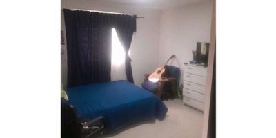 Vendo apartamento en Villamaría

Se vende apto en Villamaría


 Área Construida: 28 M²
 Habitaciones: 3
 Baños: 1
 Estrato: 3


Características:


 Agua
 Balcón
 Electricidad
 Gas domiciliario
 Suelo de cerámica / mármol
 Acceso pavimentado
 Parques cercanos
 Transporte público cercano


Descripción: Tiene balcón por la parte de atrás, parqueadero pequeño para moto. Apartamento de un nivel, cuenta con sala comedor, 3 habitaciones, 1 baño, cocina semi integral, gas, zona de ropas y piso en cerámica.


 
