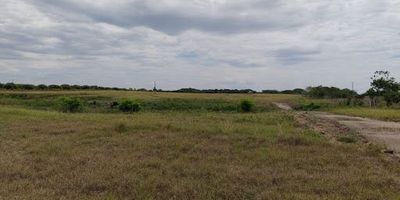 Venta de proyecto agroindustrial, finca SAN JORGE en el guamo, dividida en 10 hectáreas con matrículas independientes cu sembradas con 1000 cormos de plátano, 1000 árboles de cacao y 70 árboles de iguá, producción certificada orgánica, sistema de riego energizado solarmente energía límpia, utilidades en corto tiempo  1 año - plátano,  cacao 2 años, convenio denominó este proyecto como la ruta del cacao en el Tolima, único en el país, garantía de compra de productos con empresa legalmente constituida, opción para construir una casa de descanso en guadua y piscina, para conserva la línea agroecológica del proyecto. Nuestra firma respalda su inversión