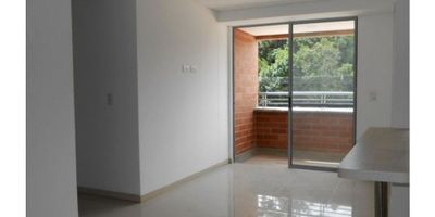 ? ¡Vendo Excelente Apartamento en Itagüí! ?

Ubicado a pocos pasos del parque de Itagüí, este apartamento es perfecto para quienes buscan comodidad y una excelente ubicación con acceso a buenas rutas de transporte.

✨ Características:


 3 Alcobas: 2 con closet y la principal con vestier
 2 Baños cabinados y enchapados
 Sala comedor espaciosa
 Balcón ideal para disfrutar del aire libre
 Cocina integral con red de gas
 Zona de ropas con calentador de agua
 Parqueadero


Este apartamento combina confort y funcionalidad, ideal para familias o como inversión.
