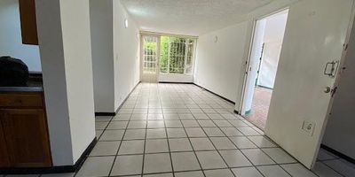 ¡PRECIO DE OPORTUNIDAD !! APARTAMENTO CON EXCELENTE UBICACION EN EDIFICIO BARRIO LA MAGDALENA, CERCA DEL CENTRO COMERCIAL UNICENTRO , GARAJE PROPIO CUBIERTO, SALA-COMEDOR, 2 ALCOBAS CON CLOSET CON OPCION DE TRES, LA PRINCIPAL CON BAÑO PRIVADO, COCINA INTEGRAL, 1 BAÑO AUXILIAR, PATIO, ZONA DE LAVANDERÍA Y JARDIN DE USO EXCLUSIVO.¡¡¡ PRECIO DE OPORTUNIDAD!!! CONOCE TU SITIO IDEAL!!!