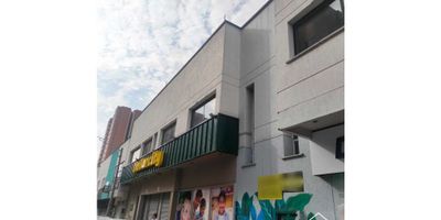 Se arrienda bodega en Carlos E Restrepo - Medellín, también puede ser usado como oficina, segundo piso de 345 m2, distribuidos en: dos salones abiertos, sala, oficina, cocina semi - integral sin red de gas, ventanal y cinco baños. Es estrato comercial.

El inmueble destaca por su gran tamaño e iluminación. Está ubicado en un sector comercial, es cercano a la Avenida Colombia, Éxito Colombia, Parque Carlos E Restrepo.

Esta bodega en Carlos E Restrepo se arrienda por $16.000.000 + IVA, un excelente precio, en especial considerando su tamaño y estratégica ubicación.
