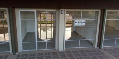 LOCAL N-2 UBICADO EN  IGUANA MALL LOCALIZADO A 2,87 KMS DEL PUENTE SALSIPUEDES DE GIRARDOT, CUNDINAMARCA, SOBRE VIA PRINCIPAL GIRARDOT-MELGAR,EN EL SECTOR ACTUALMENTE HAY MAS DE 8.000 MIL UNIDADES DE VIVIENDA Y SE CONSTRUYEN EN LA ACTUALIDAD OTRAS 8.000 MIL.. AREA LOCAL 30,78 M2, CON DOBLE ENTRADA, EXCELENTES ACABADOS, MUROS EN MANPOSTERIA, PISOS EN PORCELANATO, VENTANERIA EN ALUMINIO CON VIDRIOS LAMINADOS DE SEGURIDAD, SALIDAS HIDRÁULICAS Y SANITARIAS PARA INSTALACION DE BANO EN CASO DE REQUERIRLO.  ZONAS COMUNES CON HERMOSOS JARDINES, BATERIA DE BANO PARA HOMBRES Y MUJERES, ZONA DE PARQUEADERO PARA AUTOMOVILES  Y MOTOS. VALOR CANON CON ADMON E IVA $2.298.320