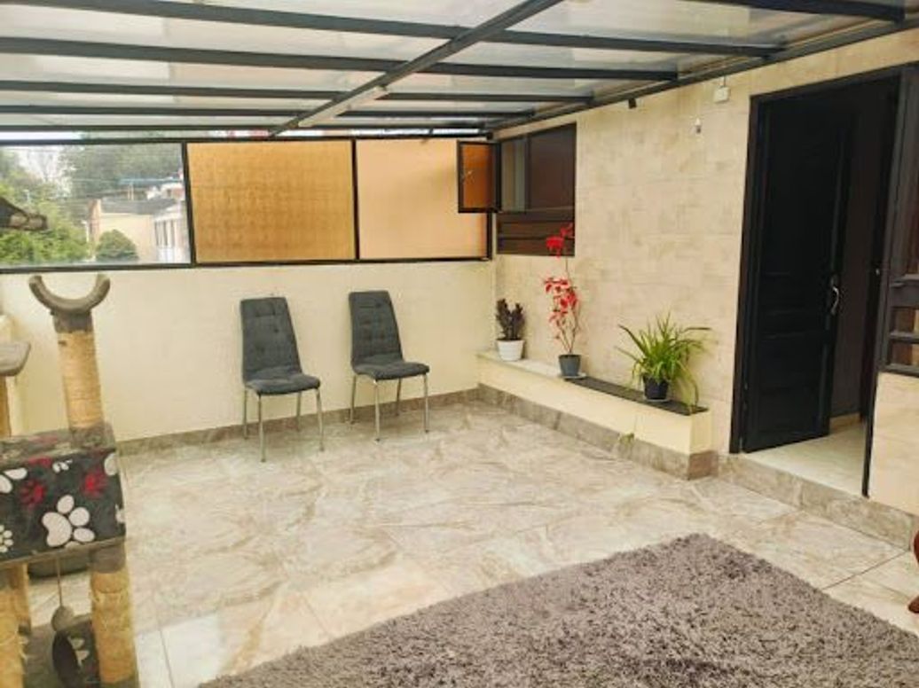Casa de 6 alcobas en venta en Los Angeles, Bogotá, 297 m² · foto 3 de 20