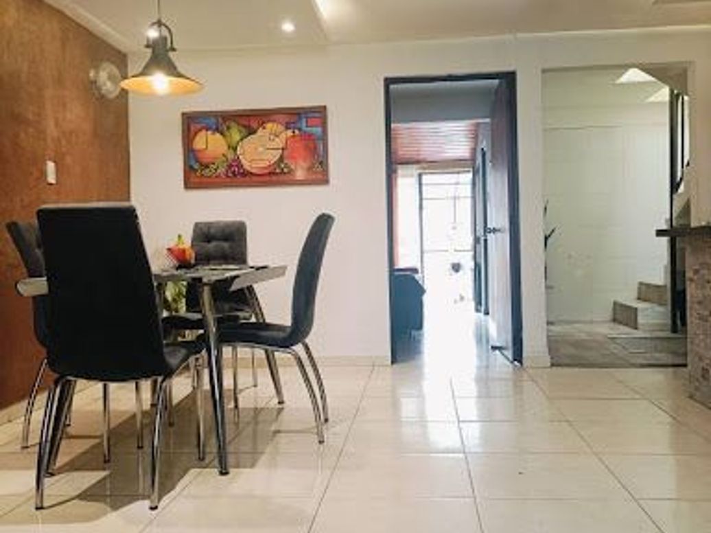 Casa de 6 alcobas en venta en Los Angeles, Bogotá, 297 m² · foto 5 de 20