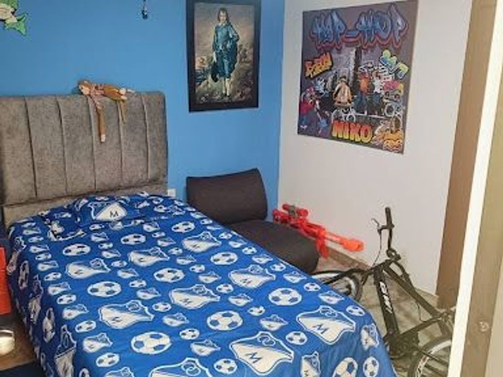 Casa de 6 alcobas en venta en Los Angeles, Bogotá, 297 m² · foto 11 de 20