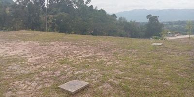 Lote en venta, Ruitoque bajo, Condominio Bosque Masaryk. Área lote: 857 mts, Código inmobiliaria: 36034, para mayor información y revisar toda nuestra oferta visita nuestra pagina web: estebanrios.com o comuníquese a nuestro PBX: (607) 635 2877