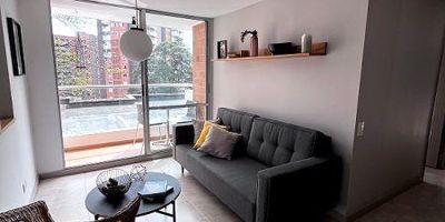 Apartamento en venta en Envigado, barrio Loma Del Barro, Antioquia. Este inmueble para estrenar se encuentra en el piso 14 y cuenta con 66 m² de área construida y privada. Dispone de 3 habitaciones y 2 baños, además de un parqueadero. Con un precio de $460.000.000, esta propiedad en estrato 3 está programada para entrega en Diciembre. Su ubicación ofrece cercanía a servicios y principales vías en Envigado, facilitando el acceso. Para conocer más detalles o coordinar una visita, contáctenos por WhatsApp, solicite que le contactemos o vea nuestros teléfonos.
