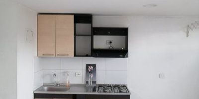 Se arrienda apartamento en Playa Rica, Itagüí, Antioquia. Este inmueble, situado en el cuarto piso, cuenta con 75 m² de área construida y privada, distribuidos en 3 habitaciones y 2 baños. Incluye un parqueadero. Resalta por su excelente iluminación natural y sus espacios cálidos y modernos, perfectos para disfrutar del hogar. Ubicado en un sector de estrato 2, este apartamento en Itagüí ofrece una cómoda opción de arriendo por $1.600.000. Para conocer más detalles, puede contactarnos por whatsapp, quiero que me contacten o ver telefonos.