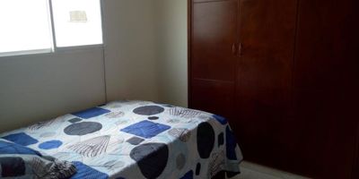 Descubre este elegante apartamento amoblado con 3 habitaciones y 3 baños en una ubicación privilegiada. Con 96 metros cuadrados y 1 parqueadero, este inmueble ofrece comodidad y estilo. No pierdas la oportunidad de vivir en este exclusivo espacio. ¡Contáctanos ahora para más información y agenda una visita!