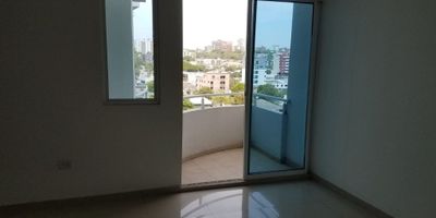 Descubre la elegancia y comodidad en este apartamento de 3 habitaciones y 2 baños. Con 118 metros cuadrados de espacio, este hogar ofrece un ambiente acogedor y funcional para ti y tu familia. Situado en una ubicación privilegiada, este inmueble es ideal para aquellos que buscan un estilo de vida sofisticado. ¡No pierdas la oportunidad de hacer de este lugar tu nuevo hogar!