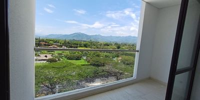 Oportunidad única local comercial de 37,20 metros cuadrados en exclusivo mall de Cerritos, una de las zonas más cotizadas y estratégicas de la ciudad. Este moderno centro comercial cuenta con ascensor, baños, y una amplia oferta de restaurantes y hoteles, lo que asegura un alto flujo de clientes y visibilidad para tu negocio. Con una ubicación inmejorable y un entorno de lujo, este local es perfecto para emprender o expandir tu marca en un ambiente sofisticado y concurrido. ¡Potencia tu negocio en el mejor lugar de Cerritos!