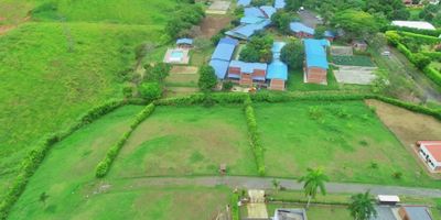 Se vende lote en cerritos 3333 m2, en urbanización, electricidad, agua en la urbanización, vigilancia y vista panorámica. No esperes más y contáctanos para conocer más detalles sobre esta increíble oportunidad de inversión.
