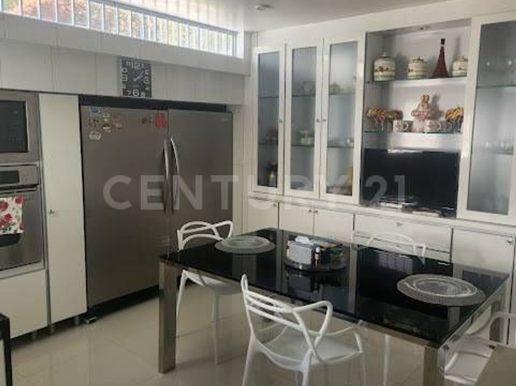 Casa de 4 alcobas en venta en Niza, Bogotá, 350 m² · foto 8 de 20