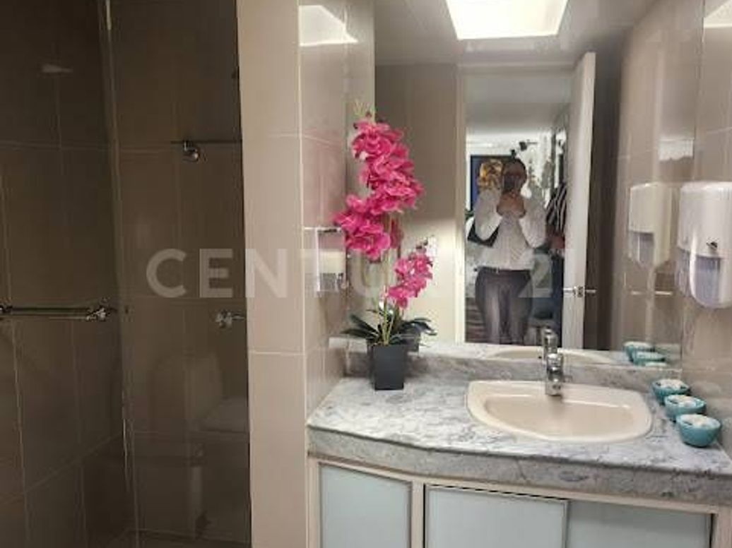 Casa de 4 alcobas en venta en Niza, Bogotá, 350 m² · foto 13 de 20