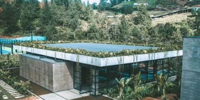 ¡Descubre el lugar perfecto para construir la casa de tus sueños en Envigado!
Este lote en venta ofrece la oportunidad de crear el hogar que siempre has imaginado en uno de los lugares más codiciados de Envigado. Con una ubicación privilegiada y una extensión generosa, este lote te brinda la libertad de diseñar y construir la residencia que se adapte a tus gustos y necesidades. cuenta con 2.175m2
