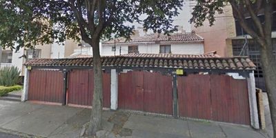 Lote en venta en Santa Barbara, consta de dos casas gemelas de nueve mtrs de frente por 29 metros de fondo, está localizado cerca de la carrera once y a la calle 119, ideal para construcción habitacional