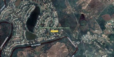 Espectacular vista al valle. Tiene solo un lote vecino ya que colinda con una carretera del conjunto. El diseño de la casa es libre, se aceptan solo dos pisos y debe ocupar máximo cierto porcentaje del área total. El costo del lote incluye el valor de la acción y el traspaso; y se encuentra sujeta a aceptación por parte del club. Se entrega con estudio de suelos, levantamiento topográfico y dos propuestas arquitectónicas.