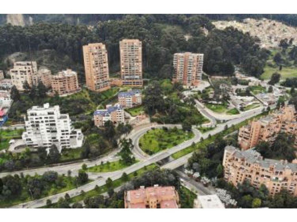Apartamento de 2 alcobas en venta en Los Rosales, Bogotá, 230 m² · foto 2 de 5