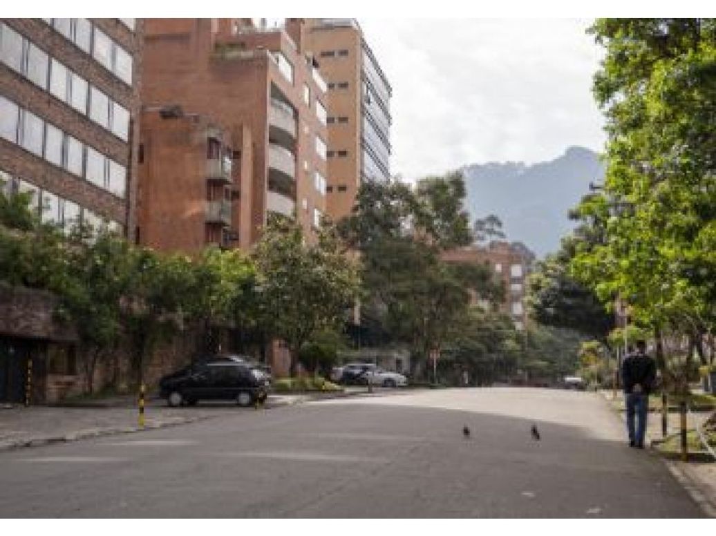 Apartamento de 2 alcobas en venta en Los Rosales, Bogotá, 230 m² · foto 5 de 5