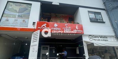 Área total del Edificio 527 m2, 3 pisos, ubicado sobre la 36 con calle 54, cerca de zona comercial, residencial, parques, centros comerciales, supermercados, droguerías, colegios, universidades, restaurantes, zona comercial y vías principales de la ciudad.

Características: Edificio de 3 pisos, conformado por 2 locales, 5 oficinas, una terraza pequeña, bahia de parqueadero, en el momento todo el edificio se encuentra arrendado.

VENTA: $1.750.000.000 negociables - AMINISTRACIÓN: no aplica.

pregunta por él, bajo el código Inmobiliario V1736 ¡Contáctanos! Agenda tu cita y con gusto te asesoramos.

Contactos: 3006684439 – 3025908733 - 300 800 6712.

Somos GRUPO ANDINO INMOBILIARIO, con nosotros tendrás tus trámites más fácil y rápido.