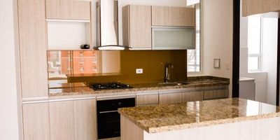 Apartamento en venta de 3 Alcobas, 4 baños, cocina abierta, garaje doble, amplio balcón, cuarto y baño de servicio, 3 ascensores, piscina, gimnasio, teatrino, para mayor información comunícate con nosotros y agenda tu cita.