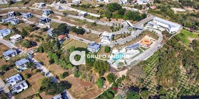 Lote 423 m2, para construir la casa de tus sueños, ubicado en Km 4.6, Vía Ruitoque bajo, Floridablanca – Girón Santander, sector de alta valoración.

Características: lote en terreno plano con vista al parapente y al picacho, cuenta con servicios de Luz, agua y gas.

El condominio cuenta con: Piscina de adultos semiolímpica, piscina de niños cancha múltiple, Cancha de tenis, zona de bronceo, zonas húmedas (sauna, jacuzzi y turco), parque infantil ciclo ruta, parque canino zonas de picnic, mariposario, 5.3 km en senderos ecológicos, salón social a doble altura con capacidad para 120 personas, gimnasio dotado y zona de crossfit, oratorio, sala de cine, salón de juegos, bar lounge, 5 Locales comerciales y vigilancia las 24 horas.

VENTA: $610.000.000 – ADMINISTRACIÓN: $620.000

pregunta por él, bajo el código Inmobiliario V1737 ¡Contáctanos! Agenda tu cita y con gusto te asesoramos.

Contactos: 3025908733 - 300 800 6712 - 3006684439

Somos GRUPO ANDINO INMOBILIARIO.