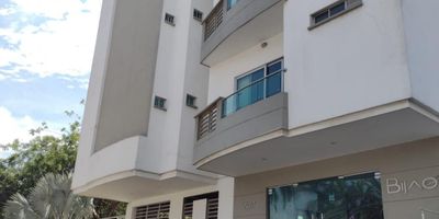 Comodo apartamento amoblado, 2 habitaciones, cada uno con su baño, balcon, cocica de concepto abierto, zona de labores, sala comedor, cuenta con aires acondicionados en las habitaciones, balcon, amplia terraza, parqueadero, ubicado en sector rodeado de sitios de interés como lo son parques, centros comerciales, olimpica. Para mas informacion comunicate con nosotros y agenda tu cita.