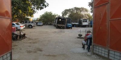 Oportunidad de arriendo de lote en Barranquilla, situado estratégicamente en el barrio SAN LUIS, Atlántico. Este lote se encuentra sobre vía principal (C.A.E.), ideal para diversos proyectos comerciales o de servicios. La propiedad incluye 10 baños y 1 espacio de parqueadero, ofreciendo funcionalidad. Con estrato 1 y un canon de arriendo de $3.700.000, representa una opción atractiva en la ciudad. Si busca un lote para su negocio en Barranquilla, esta ubicación le ofrece visibilidad. Para conocer más detalles o programar una visita, puede comunicarse con nosotros por WhatsApp, la opción Quiero que me contacten o Ver teléfonos.