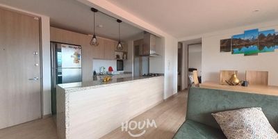 [ARR] ID HOUM: 140072

Entérate de todos los beneficios al arrendar con nosotros:
    • Asistencia e intermediación con el propietario
    • Firma tu contrato online
    • Arrienda sin burocracia, sin papeleos ni notarías

Departamento en arriendo, ubicado en el barrio La Bajada, con una superficie construida de 60.00 m² y superficie total de 66.00  m². 

Sus principales características son:

    • No amoblado
    • 2 dormitorios
    • 2 baños
    • Admite mascotas
    • 1 parqueadero
    • Año de construcción: 2021
            
Además, el inmueble cuenta con las siguientes amenidades:

    • Salón de eventos
    • Vigilancia 24 hrs
    • Ascensor
    • Zona de juegos
    • Alberca
    • Lavandería
    • Zona de asadores

Si arriendas con nosotros, te brindamos asesoría personalizada durante todo el proceso.

Requisitos para arrendar con nosotros:

    • Arrienda sin codeudor*, fácil, rápido y seguro
    • Demuestra un ingreso mensual neto de al menos 2.5 veces el valor del arriendo (los ingresos mensuales se pueden complementar por las personas que vivirán en este inmueble)
    • Completa tu información básica y mándanos tus extractos bancarios o documentos que demuestren tus ingresos
    • No debes tener reportes negativos en centrales de crédito
        

IMPORTANTE:

    • Te invitamos a agendar una visita a esta propiedad
    • Si tienes alguna duda por favor puedes solicitar más información desde los portales como también contactarte directamente con nosotros
    
Más que una inmobiliaria, somos Houm.
*Aplican T&C