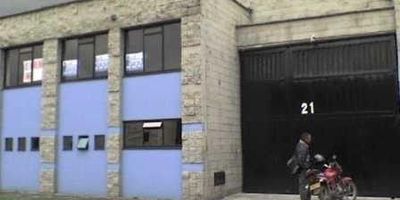 Bodega en conjunto cerrado Area total construcción de 294 Metros, Area libre de bodega 244 Metros en doble altura, Area de oficinas  50 Metros, Kwa 20 energía, Amplia zona de parqueo privado