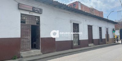 Área total 612.37 m2, ubicado en el centro por la calle 36 con calle 37 y cra 13, cerca de la gobernación, vivero el bosque, zona comercial, parques, centros comerciales, supermercados, droguerías, colegios, universidades, restaurantes y vías principales.

Características: el predio está distribuido en 4 locales: local 1: 161.37 m2, el local 2: 125.10 m2, local 3: 286.93 m2 y el local 4: 38.97 m2, de los cuales dos se encuentran rentados y los otros dos no.

VENTA: $3.100.000.000 negociables.

pregunta por él, bajo el código Inmobiliario V1739 ¡Contáctanos! Agenda tu cita y con gusto te asesoramos.

Contactos: 3006684439 – 3025908733 - 300 800 6712.

Somos GRUPO ANDINO INMOBILIARIO, con nosotros tendrás tus trámites más fácil y rápido.