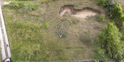 ¿Buscas un terreno amplio y bien ubicado en El Carmen de Viboral, Antioquia? ¡Este lote es perfecto para ti! Con un área total de 1400 M2 es ideal para construir la casa de tus sueños o para invertir en un proyecto comercial.

Su excelente ubicación cerca de la zona urbana te permitirá tener acceso a todos los servicios y comodidades que necesitas en tu día a día. Además, su cercanía a colegios y universidades lo convierte en una excelente opción para familias con hijos en edad escolar o para estudiantes que deseen vivir en un entorno tranquilo y seguro.

Si prefieres utilizar el transporte público, no te preocupes, ¡este terreno también es perfecto para ti! Su cercanía a rutas de transporte público te permitirá movilizarte fácilmente por la ciudad sin necesidad de tener un vehículo propio. Este lote se encuentra en una zona residencial, por lo que podrás disfrutar de un ambiente tranquilo y seguro, ideal para descansar y alejarte del bullicio de la ciudad. 

GRUPO VABAIT SAS
