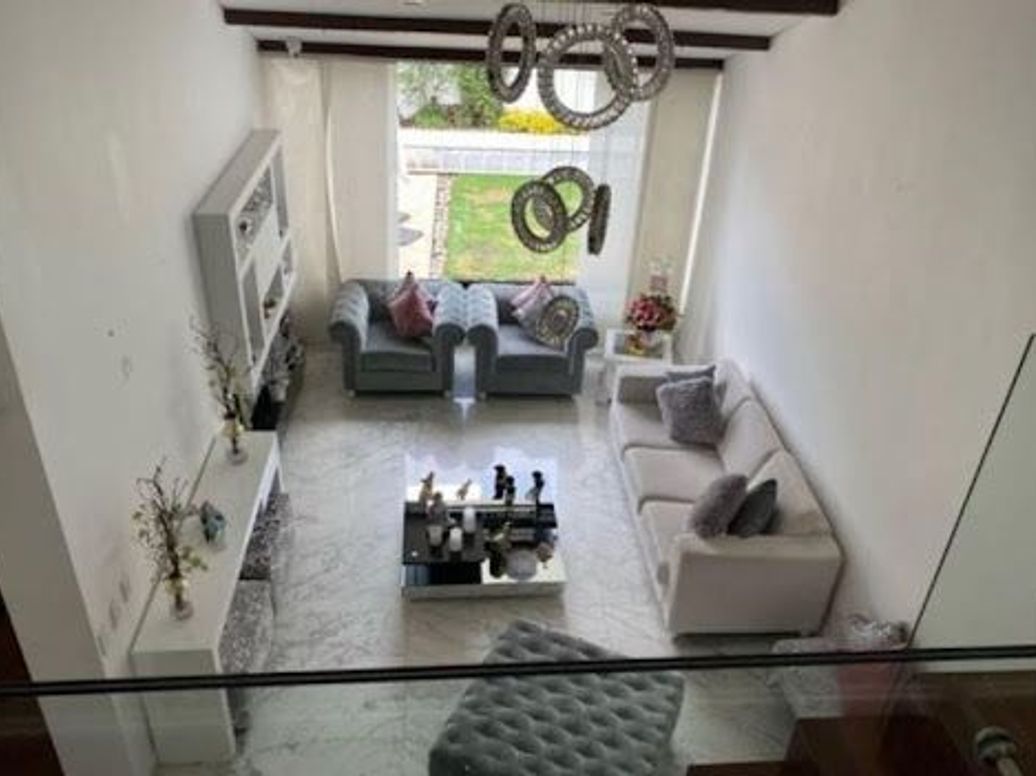 Casa de 4 alcobas en venta en Niza Suba, Bogotá, 394 m² · foto 2 de 8