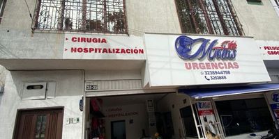 Este acogedor apartaestudio en alquiler que incluye los servicios públicos son incluidos, en el Barrio Cristóbal Colón es una excelente opción para quienes buscan un espacio funcional y bien ubicado. 
Situado en el segundo piso, ofrece comodidad y accesibilidad. Dos ambientes, alcoba principal y sala comedor, zona de oficios y cocineta sencilla.
El ambiente es perfecto para una persona o una pareja que valore la ubicación conveniente, cerca de colegios, supermercados, almacenes y parques. Además, la disponibilidad de transporte público sobre la calle 14.
Su ubicación estratégica, con la ventaja de estar a solo dos cuadras del Centro de Atención de Emcali. ¡No dudes en programar una visita!