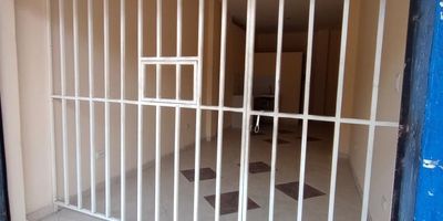 Excelente oportunidad en zona comercial al Oriente de Cali, en el Barrio el Rodeo, local comercial de 40 m2 consta de salón con baño y cocineta sencilla, esta ubicado frente al restaurante el bacan y diagonal a la panaderia Mis Tortas #2, vía principal con cómodas vías de acceso y transporte publico cercano. Si deseas mayor información, no dudes en contactarnos, agenda tu cita, ¡no pierdas esta oportunidad!