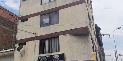 Te presentamos este cómodo apartaestudio para alquilar ubicado en el tercer piso, en el barrio Libertadores. Este acogedor espacio ofrece un ambiente único que combina sala, comedor y dormitorio en un solo espacio, cocineta, además, encontrarás una zona de ropas, con lavadero de ropa. Y lo mejor es que tiene los servicios incluidos. Este apartaestudio se encuentra en una ubicación estratégica, cerca de diversos servicios, comercios y medios de transporte, lo que te brinda una gran comodidad en tu día a día. No pierdas la oportunidad de disfrutar de este práctico y funcional.. ¡Contáctanos ahora mismo para obtener más información y agendar una visita!