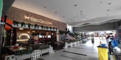 Codigo 11276. Local comercial ubicado en el Mall Palma Grande via Las Palmas Medellin, un lugar único que cuenta con un amplio portafolio de servicios, en los cuales encuentras Supermercado Euro, lineas de salud y belleza, marcas exclusivas de moda y accesorios, tienda de servicios, tiendas para mascotas, tiendas deportivas, restaurantes y tecnología, con espacios suficientes para parqueadero donde podrás atender a tus clientes con comodidad, grandes o pequeños es el lugar ideal para tu inversión. El local esta conformado por 3 locales de 46,69 metros2, 46,69 metros2 y 58.01 metros para un total de 151.39 mentros2. SE VENDE LOS 3 LOCALES JUNTOS O POR SEPARADO.