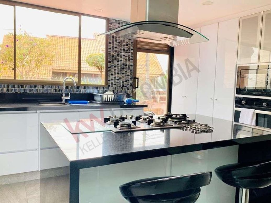 Apartamento de 3 alcobas en venta en El Refugio, Bogotá, 490 m² · foto 2 de 20