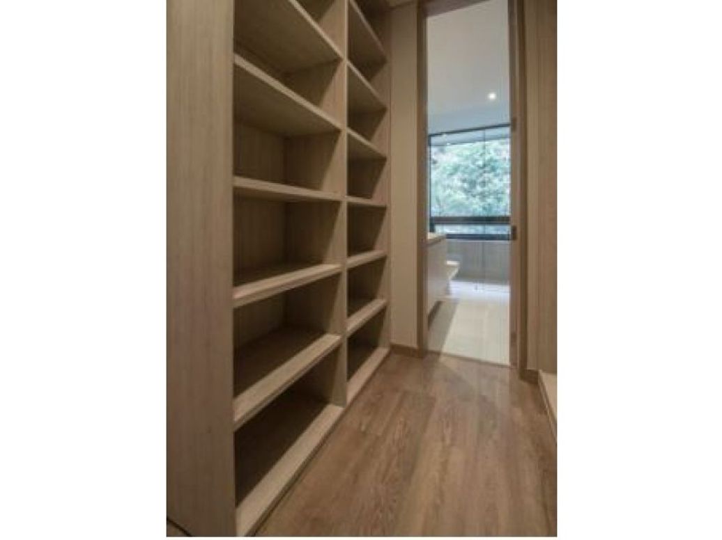 Apartamento de 3 alcobas en venta en Los Rosales, Bogotá, 270 m² · foto 17 de 20