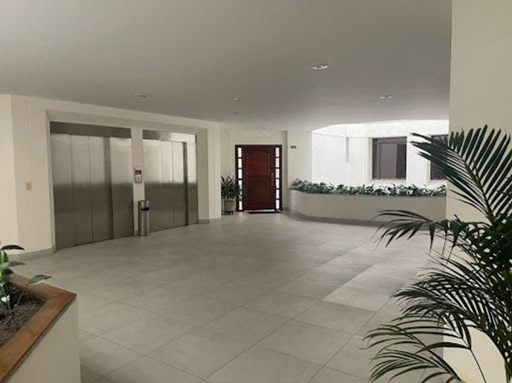 Apartamento de 3 alcobas en venta en Santa Barbara Alta, Bogotá, 252 m² · foto 10 de 20