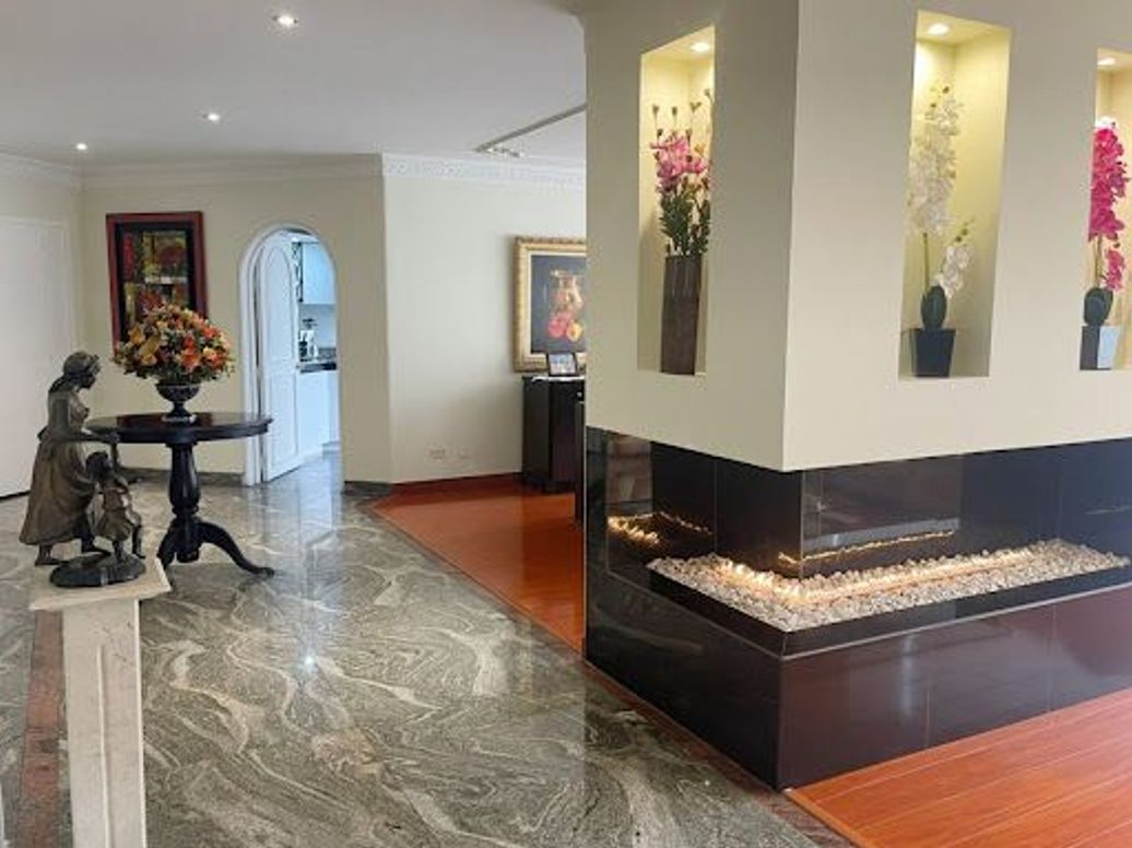 Apartamento de 3 alcobas en venta en Santa Barbara Alta, Bogotá, 252 m² · foto 4 de 20