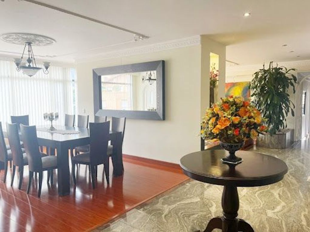 Apartamento de 3 alcobas en venta en Santa Barbara Alta, Bogotá, 252 m² · foto 6 de 20