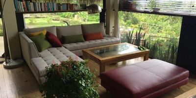 Codigo 12651. La perfecta combinación entre confort y naturaleza es el secreto de esa encantadora Finca Ecoturística en La Vega Cundinamarca. Vive la magía de este exclusivo y relajante paraíso a sólo 30 minutos del pueblo, con sus cuatro amplios lodges independientes, armoniosamente distribuidos en 12.250 metros cuadrados de terreno. Su ubicación en una zona privilegiada para el turismo, el ecodiseño original con altos estándares de construcción, el paisajismo único de sus jardines, el sistema integral de tratamiento de aguas y la posibilidad de expansión, la convierte en una de las opciones de mejor calidad para el turismo rural. No deje pasar la oportunidad y contáctanos para más detalles.