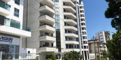 Apartamento en Venta en el barrio Pinares de Pereira, Cuenta con un área 340m2, 4 habitaciones, 5 baños, Cocina Integral, Sala-Comedor, Gas Domiciliario, Calentador a Gas, Zona de Ropas, Habitación del Servicio, Balcón, Cuarto Útil, Estudio, Jacuzzi, Conjunto Cerrado, Ascensor, Vigilancia, Salon Social, Sala Reuniones-Coworking, Juegos Infantiles, Jardines, Shut Basuras, Planta Eléctrica,  parqueaderos cubiertos 2, parqueaderos descubiertos NA